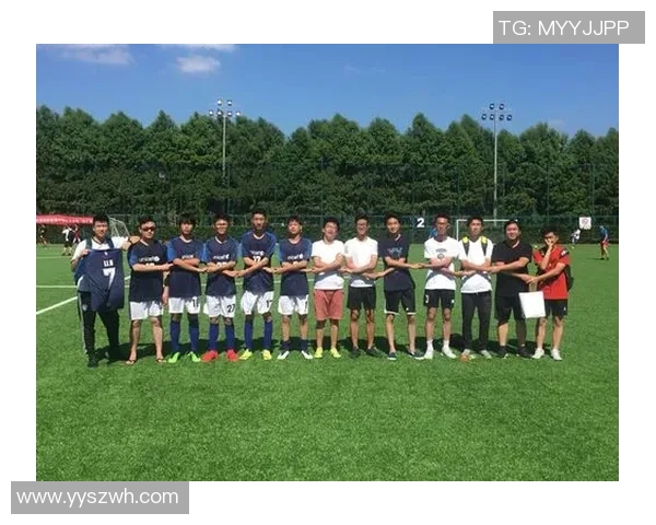 马云与足球明星亲密合影展现运动精神与友谊的精彩瞬间